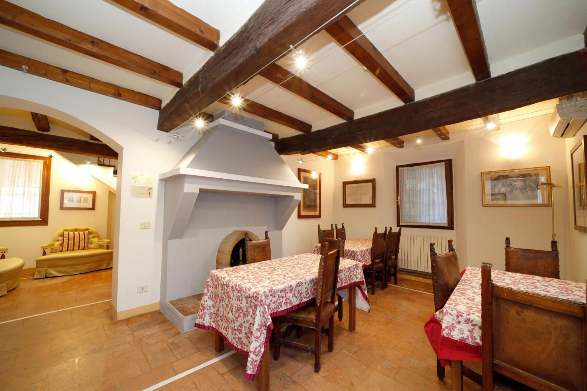 サッソ・マルコーニ カ パラッツォ マルヴァシア Bed & Breakfast エクステリア 写真